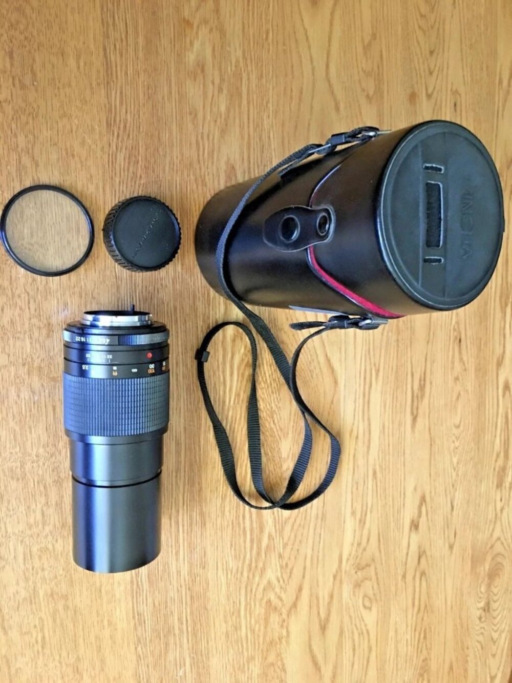 Minolta MC Celtic F4 200mm 1015850 BNDLE Leather Case, Kalimar UV Lens 55mm, Cap